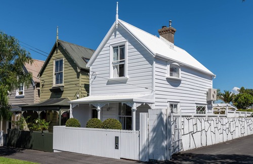 Grey Lynn House | Timeless Heritage Grey Lynn 2BR Beauty