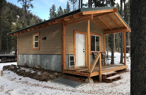 Essex Cabin | Tiny Cabin for Couples