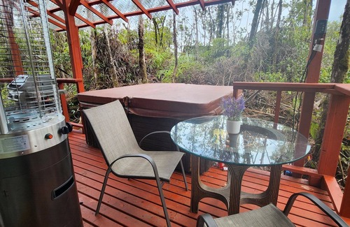 Fern Forest Cabin | tiny home 6 w/private hot tub surrounded by nature near Volcano National Park