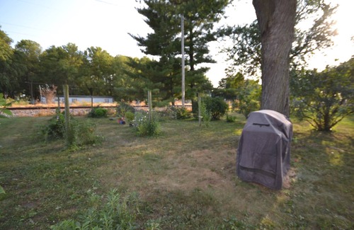 Niantic House | Tiny Home Between Decatur & Springfield 1 mile north of I-72