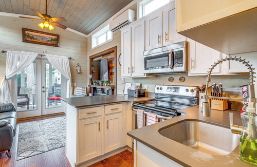 Upward House | Tiny Home in Flat Rock: Easy Access to I-26!