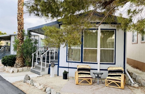 Desert Hot Springs House | Tiny Home with Enchanting Mountain Views