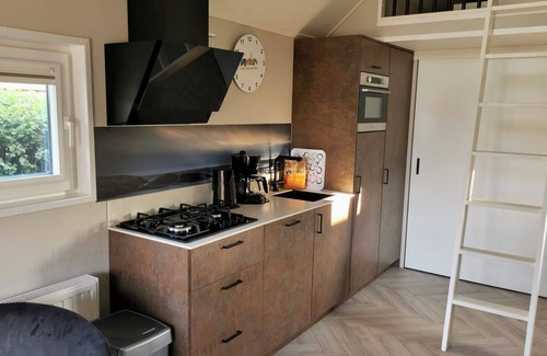 Rheden House | Tiny house time-out with lake view. In Holland, quiet, comfortable, directly on the beach.