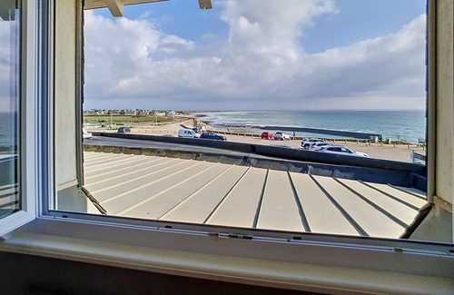 Pouldreuzic Apartment | Tipoz'Immo l'Océan Duplex sea view access on foot