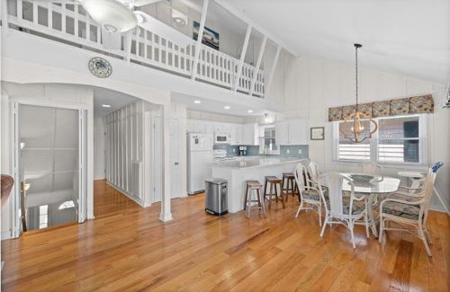 North Myrtle Beach House | Tipsea Turtle in Cherry Grove is a Channel House with a great view of the waterway