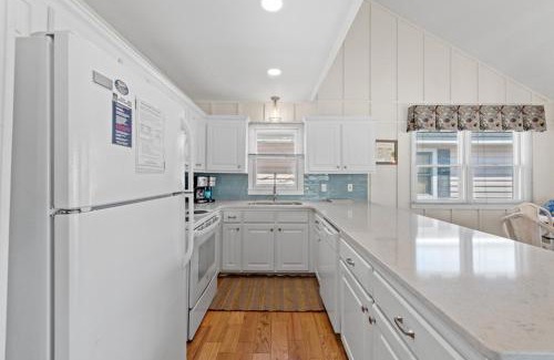 North Myrtle Beach House | Tipsea Turtle in Cherry Grove is a Channel House with a great view of the waterway