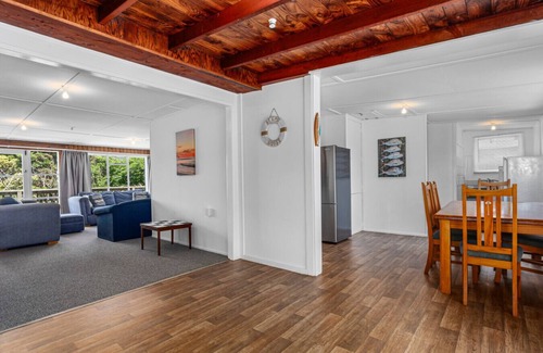 Tirohanga House | Tirohanga Beach Escape