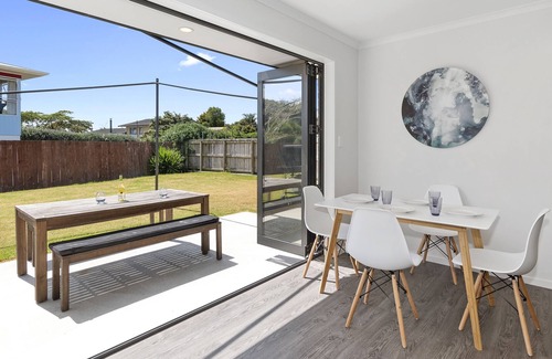 One Tree Point Cabin | To The Point - One Tree Point Holiday Home