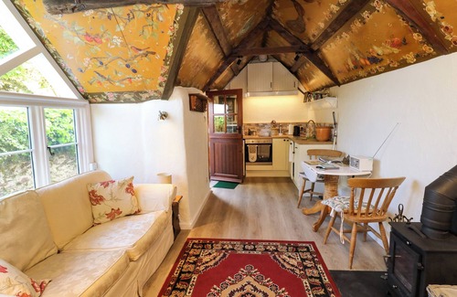 Totnes Cottage | TOAD HALL COTTAGE, pet friendly, with open fire in Blackawton