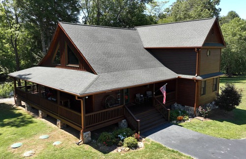 Suches Cabin | Toccoa River Cabin - Beautiful! Fishing! Tubing! Hiking!