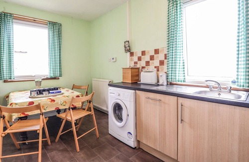 Spittal Cottage | TOFTINGALL FARM COTTAGE, pet friendly, with a garden in Watten
