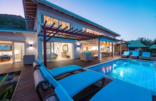 Teavaro Villa | Tohora by Tahiti Homes 5-bedroom beachfront villa with swimming pool.