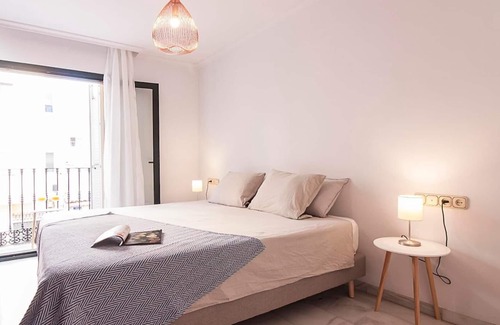 Bailen-Miraflores Apartment | Tomas FreshApartments by Bossh! Apartments