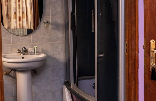 Syokimau House | Tommy's Lounge