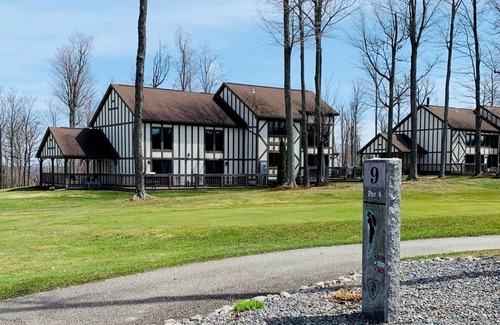 Clymer Condo | ✨TOP & CENTER Peek’n Peak KIKO SKI IN/OUT LIFT#3~SITUATED ON GOLF COURSE #9 TEE