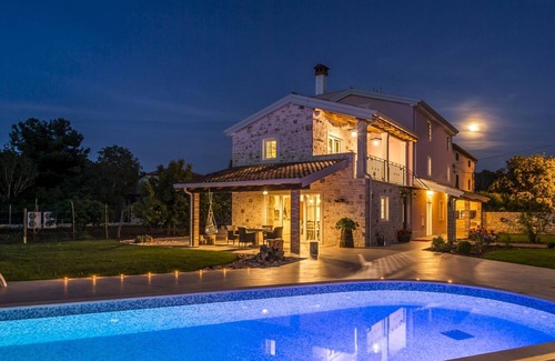 Babici Cottage | Top-class holiday house with private pool and whirlpool only 1 km from the sea