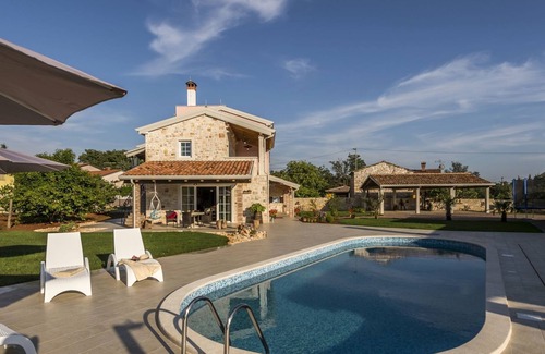 Babici Cottage | Top-class holiday house with private pool and whirlpool only 1 km from the sea