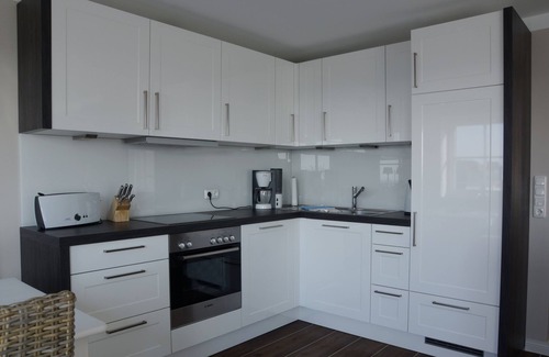 Lemkenhafen Apartment | Top Floor Flat with roof terrace and harbour view