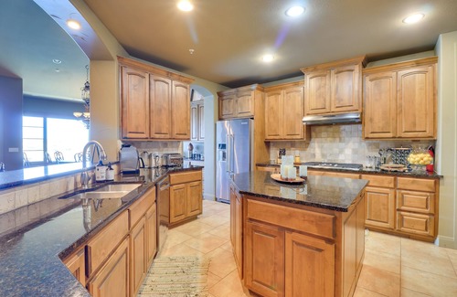 Lakeway Condo | Top-Floor Lake-View Condo w/Boat Dock Access