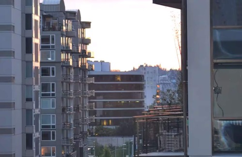 Belltown Condo | Top-Floor Penthouse Loft w/Bay & Space Needle Views in Heart of Seattle