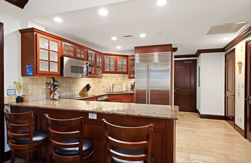 Wailua Condo | Top Floor Penthouse Ocean & Pool View 2 Cal King Beds Best Reviews In Waipouli