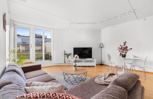 Majorstua Apartment | Top floor with balcony - Super central - 5 pax