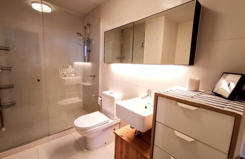 Abbotsford House | Top floor Zen apartment on the Yarra river!