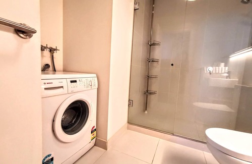 Abbotsford House | Top floor Zen apartment on the Yarra river!