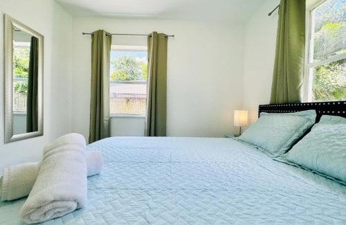 Fort Lauderdale House | Top Location! Bbq, Private Yard & Near Ocean