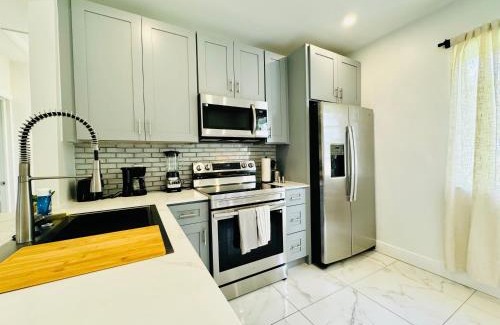 Fort Lauderdale House | Top Location! Bbq, Private Yard & Near Ocean