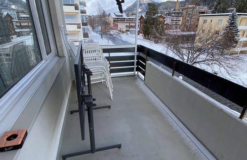 Davos Apartment | Top location right next to the Jakobshorn cable car, ideal for sports enthusiasts and hikers