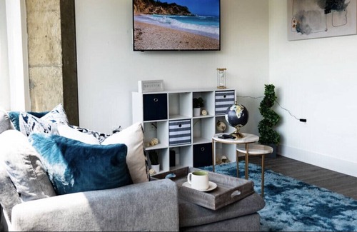 Alexandria West Apartment | Top Of The Line | High Rise | Luxurious Loft