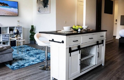 Alexandria West Apartment | Top Of The Line | High Rise | Luxurious Loft