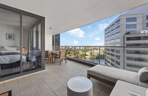 Fortitude Valley Apartment | Top of the Town! 2Bed/2Bath/1Car/Pool/Views ~ CBD