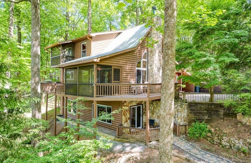 Walnut Mountain Cabin | *Top of Walnut Mtn* Hot Tub,Game Room, Fire Pit
