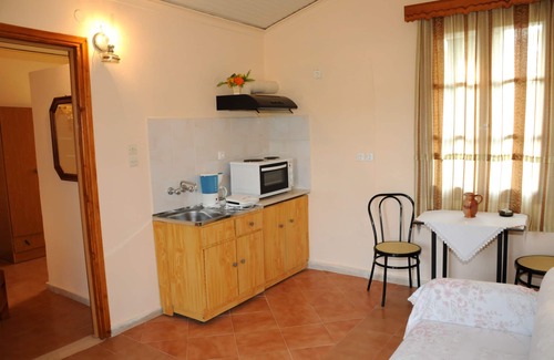Kambos Apartment | Topakas House