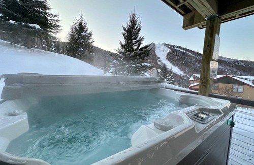 Central Vermont- Killington Condo | Topridge Style 3BR/4BA with Hot Tub, Ski On Ski Off, Mountain Views and Discounted Ski Rentals