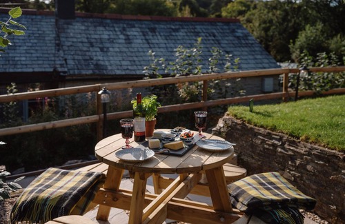 Saint Columb Major Cottage | Topsy Turvy & Hillside Spa at Tregoose Old Mill