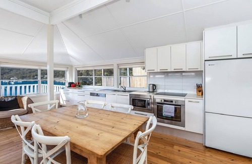 Hardys Bay House | Torcello: Waterfront on the Bay by HolidayCo.