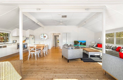 Hardys Bay House | Torcello: Waterfront on the Bay by HolidayCo.