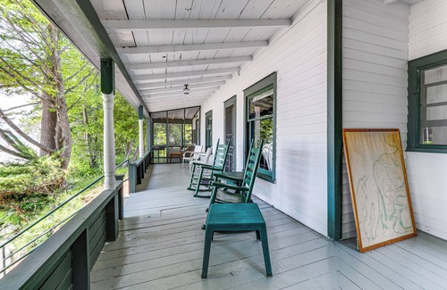 Alden Cottage | Torch Lake Getaway w/Private Beach + Boat Dock!