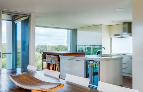 Torquay House | Torquay Beach House | Pool | Walk to Whites Beach