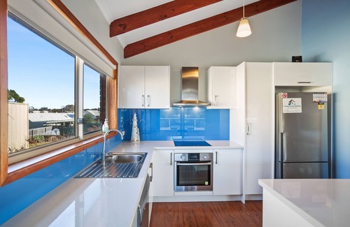 Torquay House | Torquay Family Getaway - Perfect for couples, families & dogs! 400m to beach