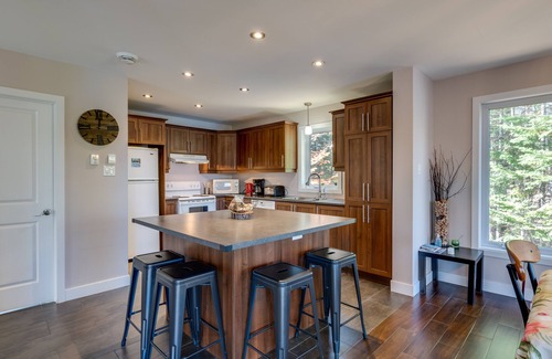 Saint-Faustin-Lac-Carre Ski Chalet | Tour du Lac: Lake access via Private Dock (Kayaks) and Spa