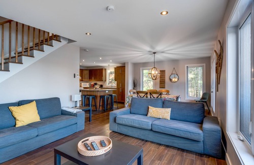Saint-Faustin-Lac-Carre Ski Chalet | Tour du Lac: Lake access via Private Dock (Kayaks) and Spa