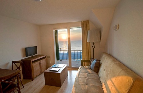 Mesnil-Val Condo | Tout près de la plage à pied!