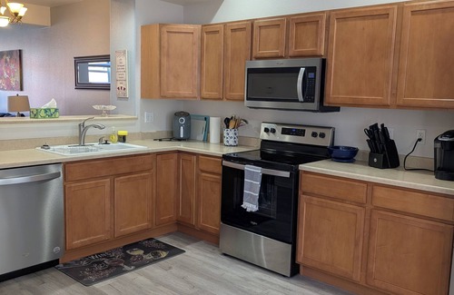 Arvada House | Townhome in Olde Town Arvada! 2 bedrooms and 2 full baths. Corporate Rental.