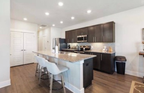 Wellborn House | Townhome with Loft & Contemporary Flair! Convenient & Straight Route to A&M!