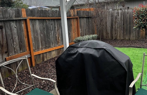 Medford House | Townhouse 2 bed 2 bath fenced backyard garage park