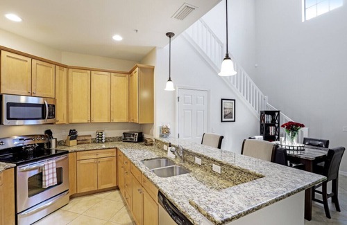 Naples House | Townhouse - Newly Renovated in 2022!